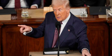 Trump Administration Suspends Green Card Processing for Refugees and Asylees