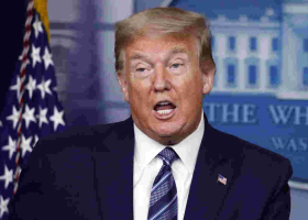 Trump Signs Executive Order Suspending Green Cards Issuance