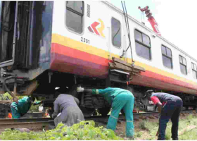 Kenyan Man Loses Both Legs After Jumping off a Moving Train