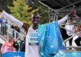 Kipchoge Breaks His Own World-Record Marathon Time in Berlin