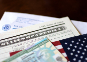 USCIS Updates Policy to Automatically Extend Green Cards for Naturalization Applicants