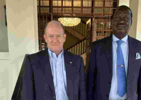 Raila Holds Talks With US Senator Who Brokered Handshake With Uhuru