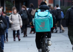 UK Cracks Down on Asylum Seekers Working Illegally as Delivery Riders