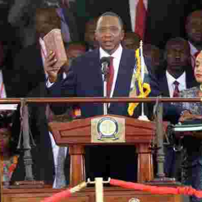President Uhuru Welcomes Raila to His Inauguration Ceremony