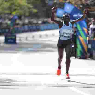 Kenyans Geoffrey Kamworor, Joyciline Jepkosgei Win New York City Marathon