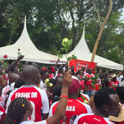Arsenal Fans  Arsenal Fans and Kikuyu Elders Honour Raila Odinga in Bondo