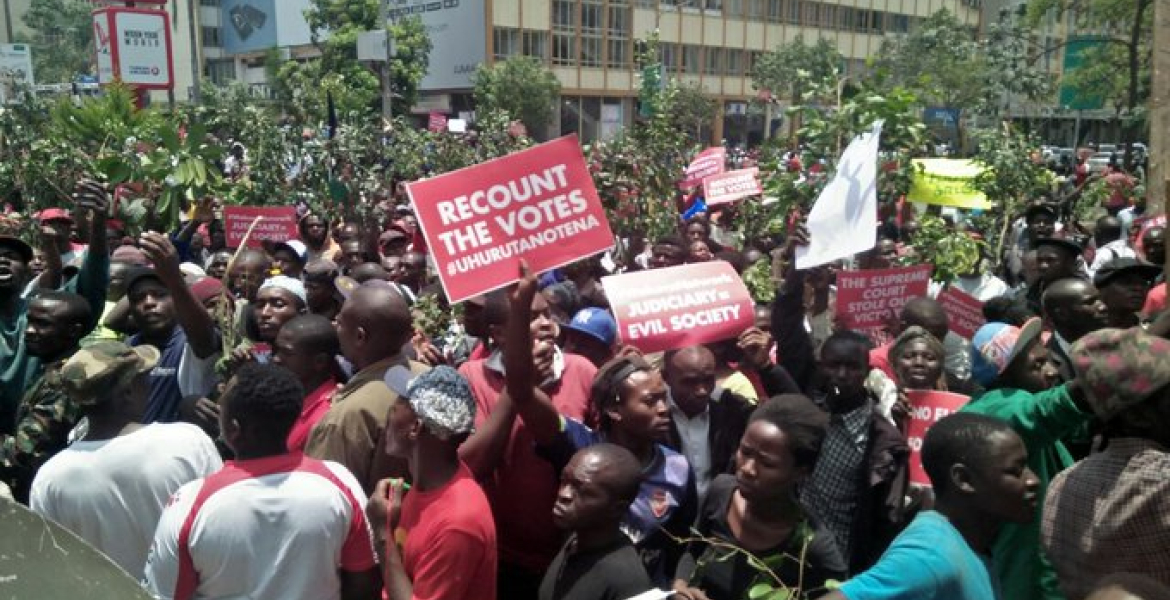 Hundreds of Jubilee Supporters Demonstrate Outside Supreme Court Over Nullification of President Uhuru's Win