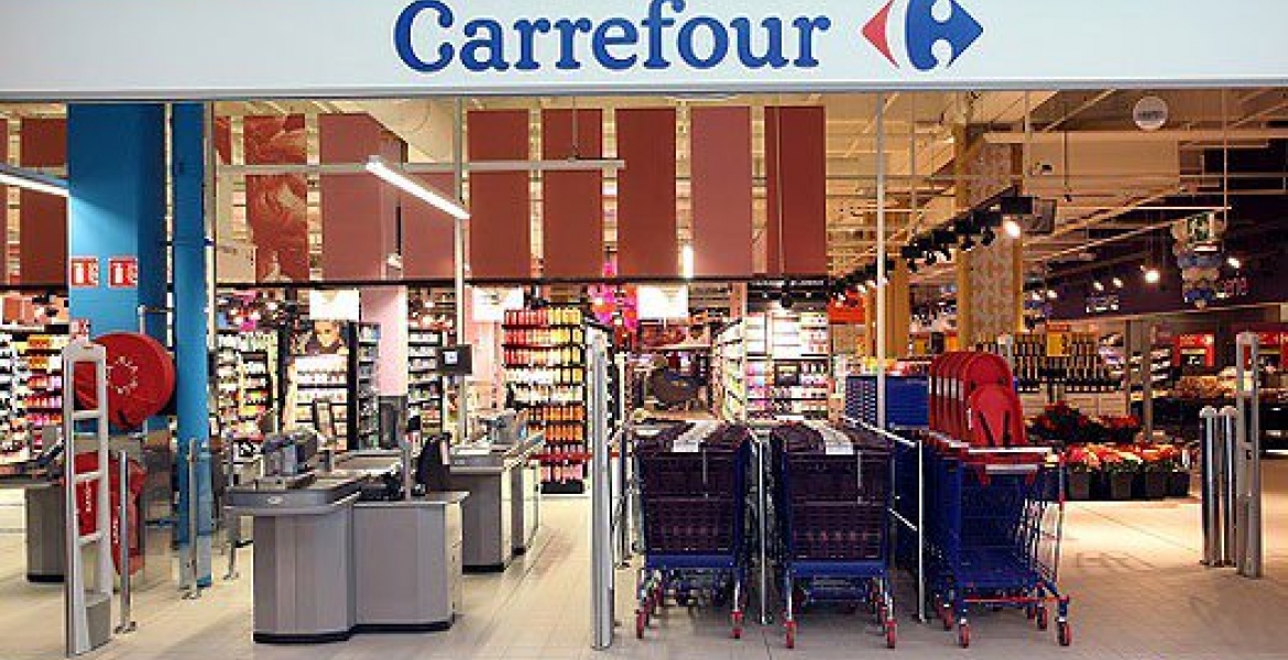 Racist White Lady Assaults Kenyan Shopper at a Supermarket in Nairobi