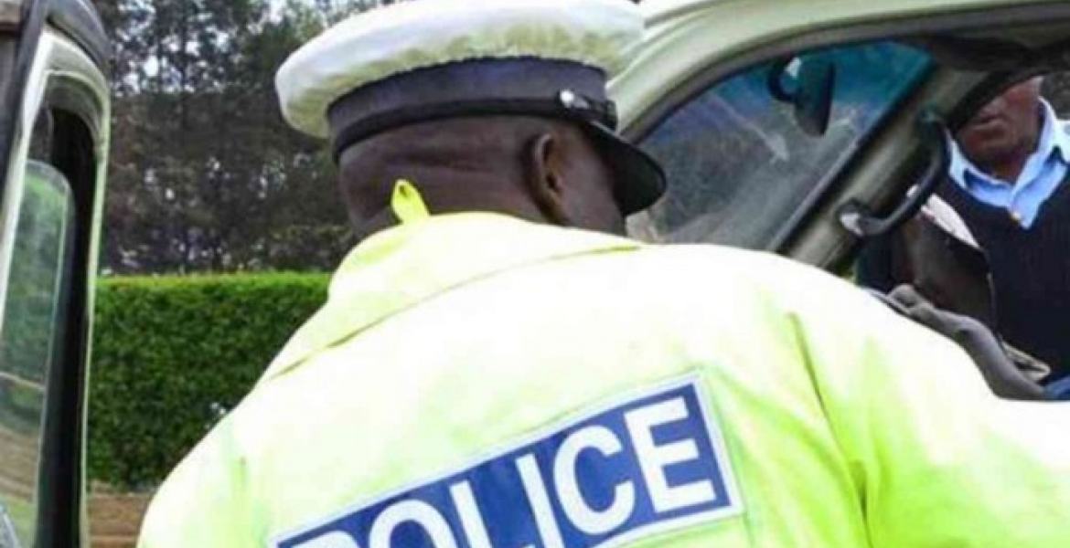 Nairobi Traffic Cop Refuses to Take Bribe from a Matatu Driver [VIDEO]