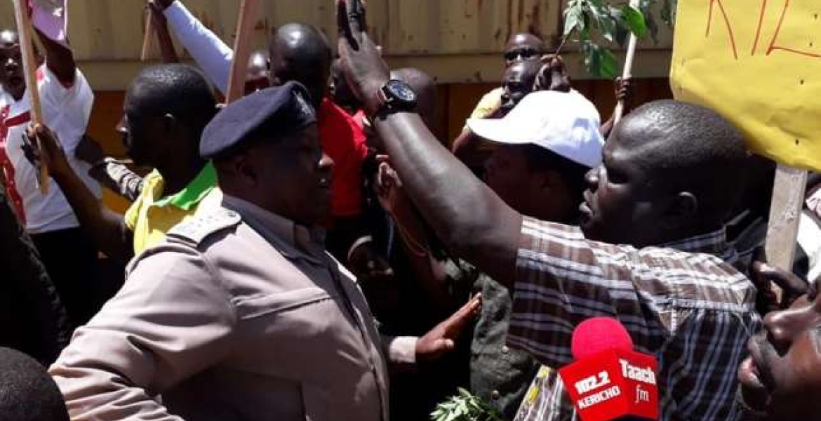 Video of Kenyan Man Caning Anti-Riot Police Officer During Demos Goes Viral Online