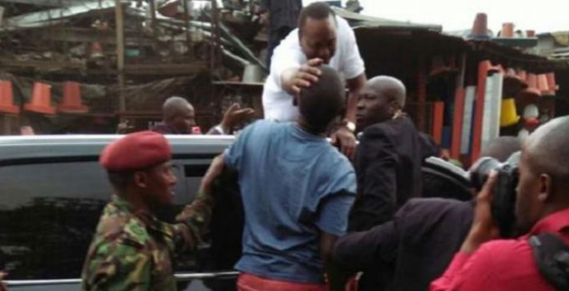 Nairobi Hawker Who Sold Chewing Gums to President Uhuru in 2017 Finally Receives His Sh40 [VIDEO]