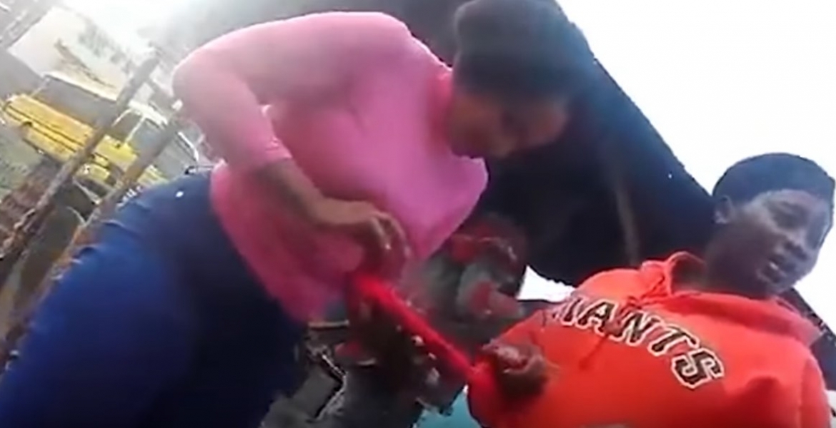 Huduma Namba Clerk Filmed Demanding Bribe to Register Kenyans [VIDEO]