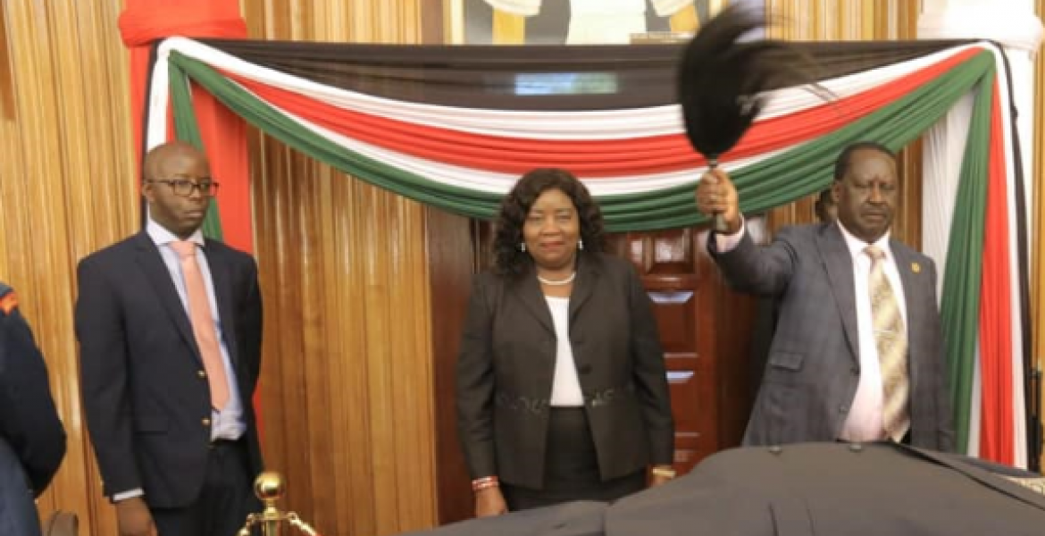 Raila Pays Last Respects to Moi at Parliament Buildings