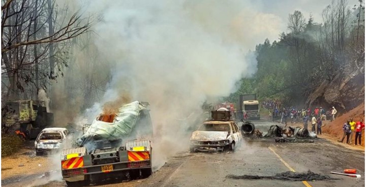 Several Cars Burnt along Nairobi-Mai Mahiu Road as Trailer Transporting Gas Cylinders Explodes
