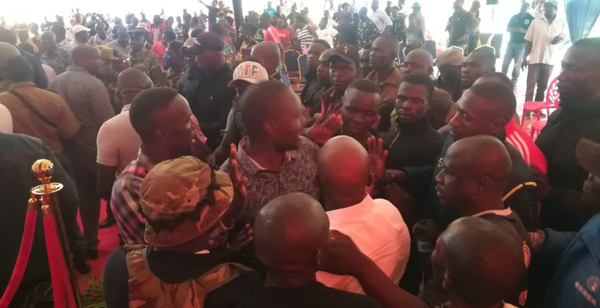 Supporters of Siaya Governor Orengo and His Deputy William Oduol Clash Mourners Forced to Flee as Supporters of Orengo and His Deputy Clash