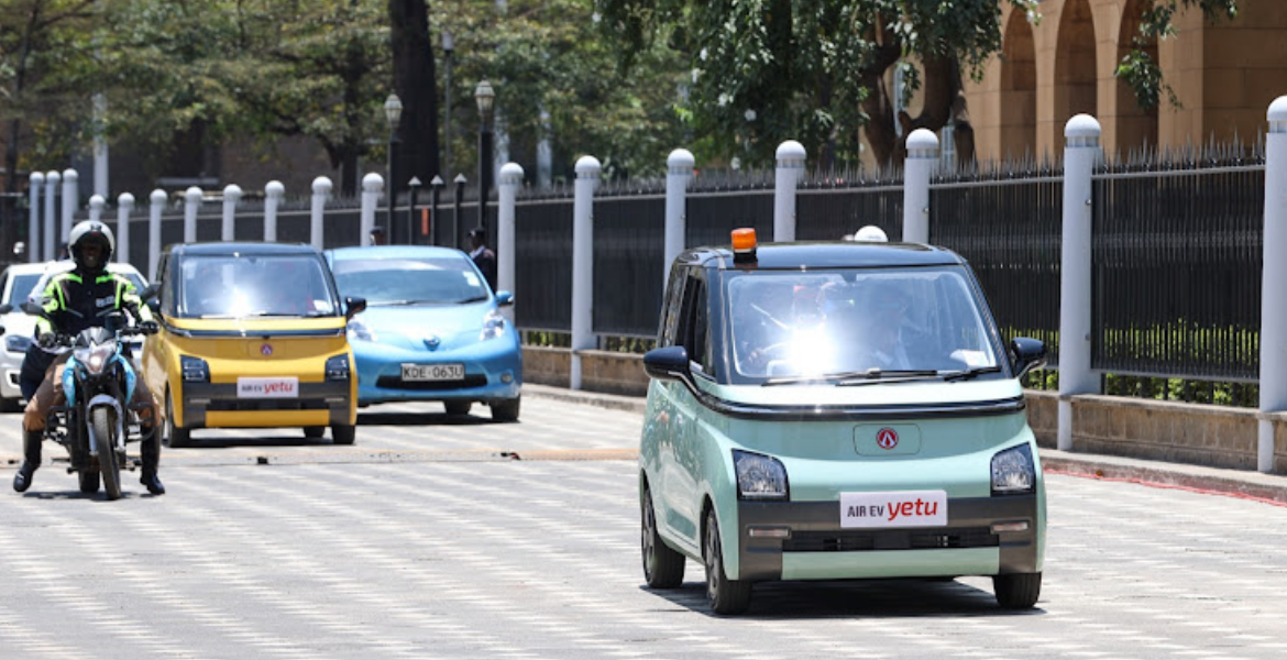 President William Ruto Arriving at KICC in an Electric Motorcade on September 3, 2023 Ruto Drives Self in Electric Car to KICC for Youth Climate Assembly