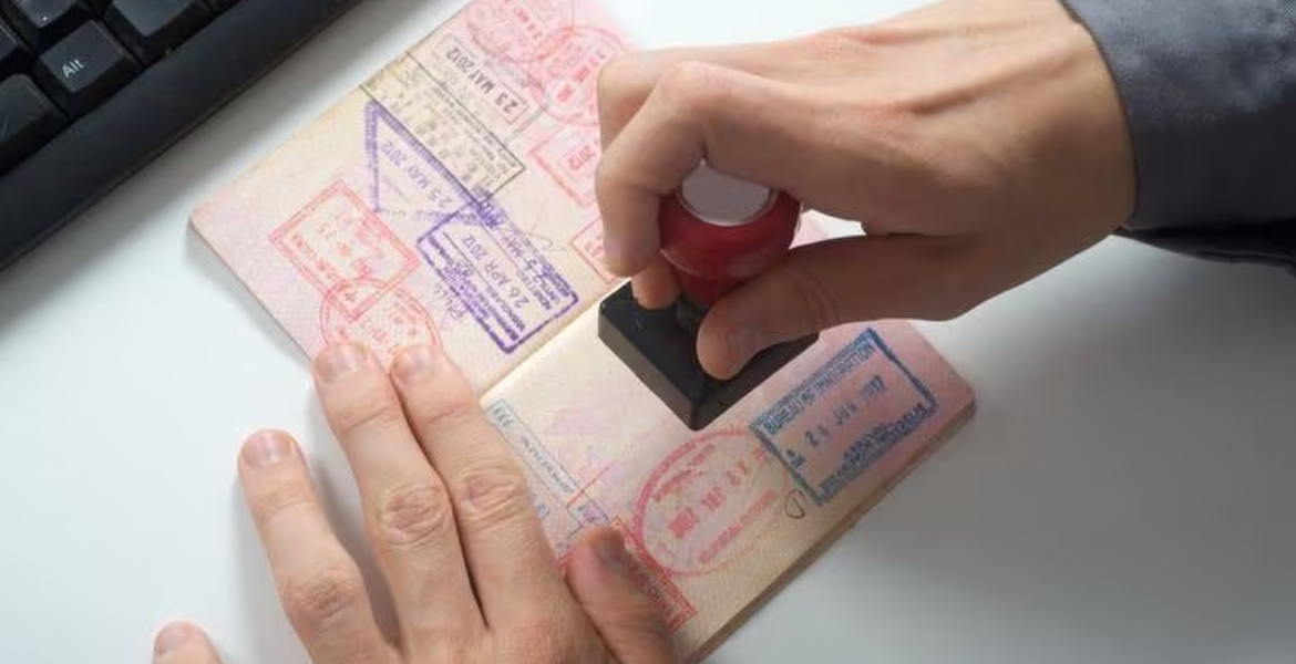 Women Now Able to Work in the UAE Without Changing Visa Status Women in the UAE Can Now Work Without Changing Visa Status