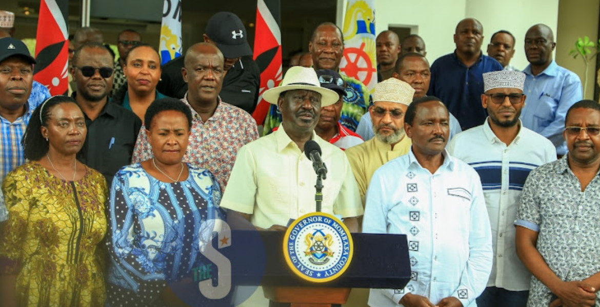 Raila Odinga Flanked With Azimio Governors and Leaders I'm Willing to Advise if You Want, Raila Now Tells Ruto