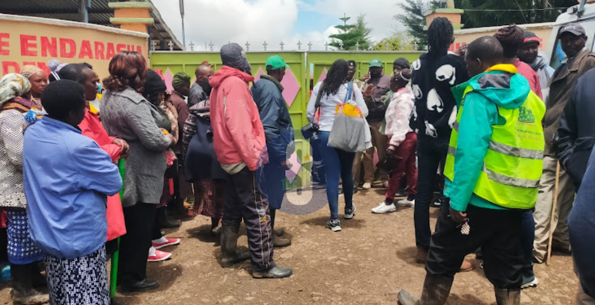 Parents and the Public Outside Hillside Academy's Entrance Hillside Academy Fire: Education PS Calls for Return of Picked Students