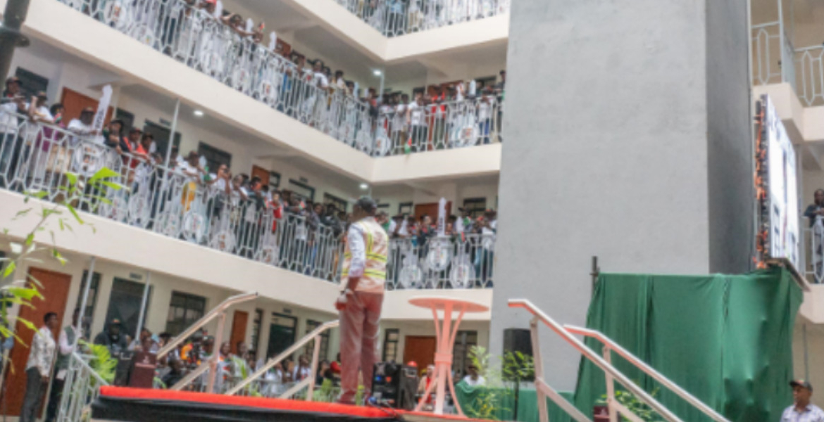 President William Ruto Mukuru Residents Chant ‘Kumi Bila Break’ During President Ruto’s Address