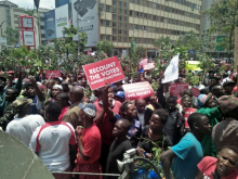 Hundreds of Jubilee Supporters Demonstrate Outside Supreme Court Over Nullification of President Uhuru's Win