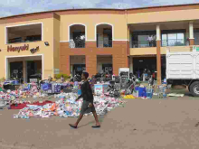 Residents Loot Stock as Nakumatt is Evicted from Mall