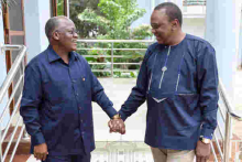 President Uhuru Delivers Sh100 Million Gold to Tanzania President Magufuli