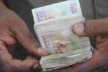 'Dirty Cash': Alarm as Kenyans Rush to Buy Wheat in Old Sh1,000 Notes Ahead of Next Week Deadline