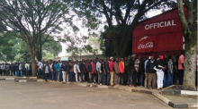 Thousands of Kenyans Queue to View Moi’s Body at Parliament 