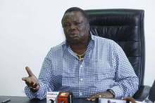 Angry Francis Atwoli Smashes His Smartphone On the Floor During Press Briefing 