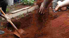 Kenyan Man Collapses and Dies While Addressing Mourners at His Wife's Burial 
