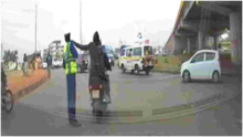 Video Shows Daring Muggers Snatching Phone from a Police Officer in Nairobi 