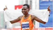 Kenya's Ruth Chepngetich Wins 2021 Chicago Marathon