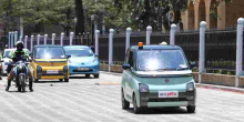 Ruto Drives Self in Electric Car to KICC for Youth Climate Assembly