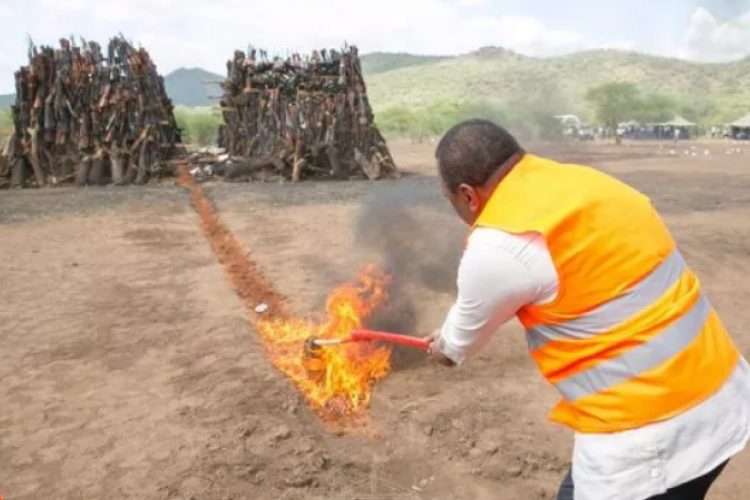 Uhuru Burns over 8,000 Illegal Firearms
