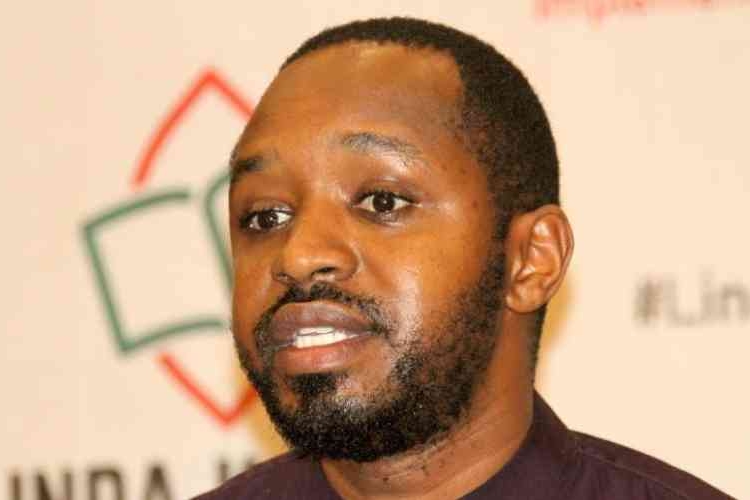 Boniface Mwangi Denounces US Embassy Fee Increament, Dubs it 'Daylight Robbery'